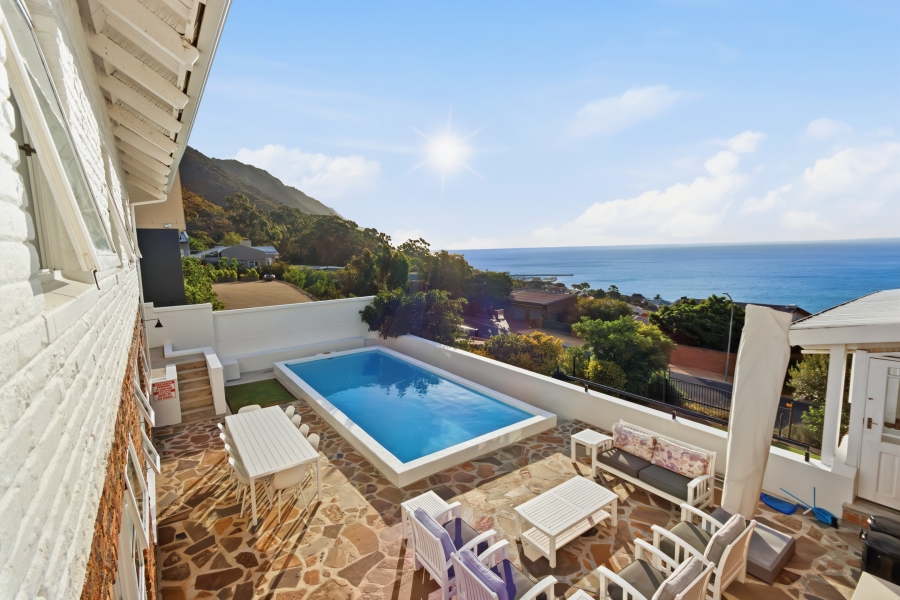 7 Bedroom Property for Sale in Mountainside Western Cape